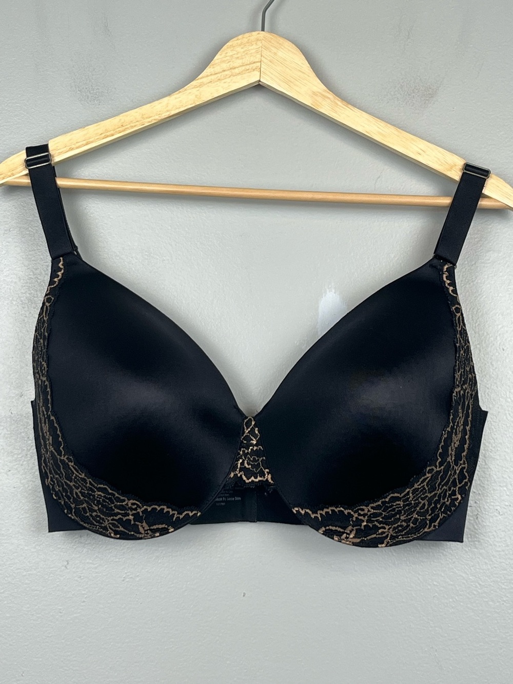 Soma black Vanishing Back Full Coverage Lace Trim underwire bra, 38DDD.
